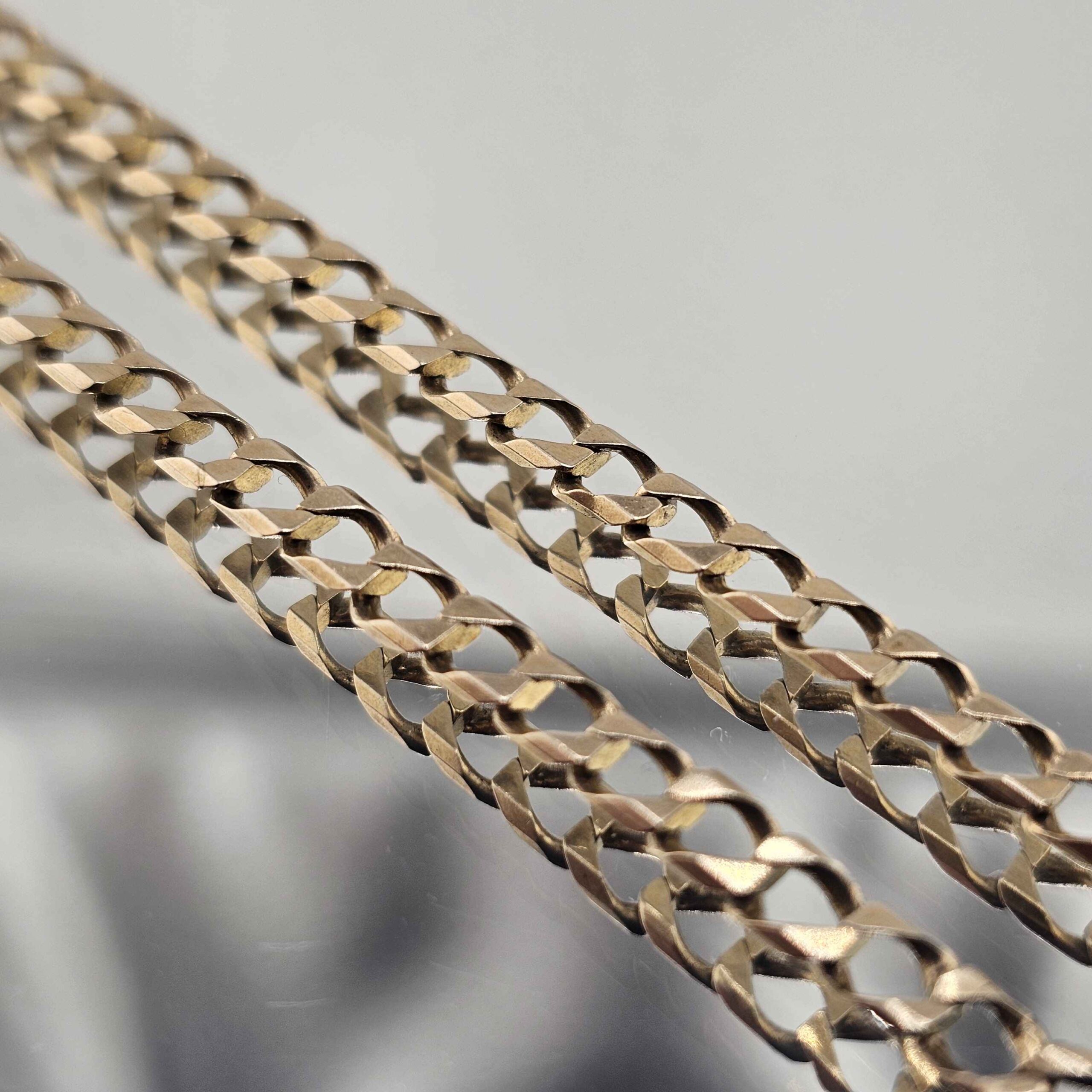 9ct Faceted Curb Chain & Locket Pendant 20" - Image 3