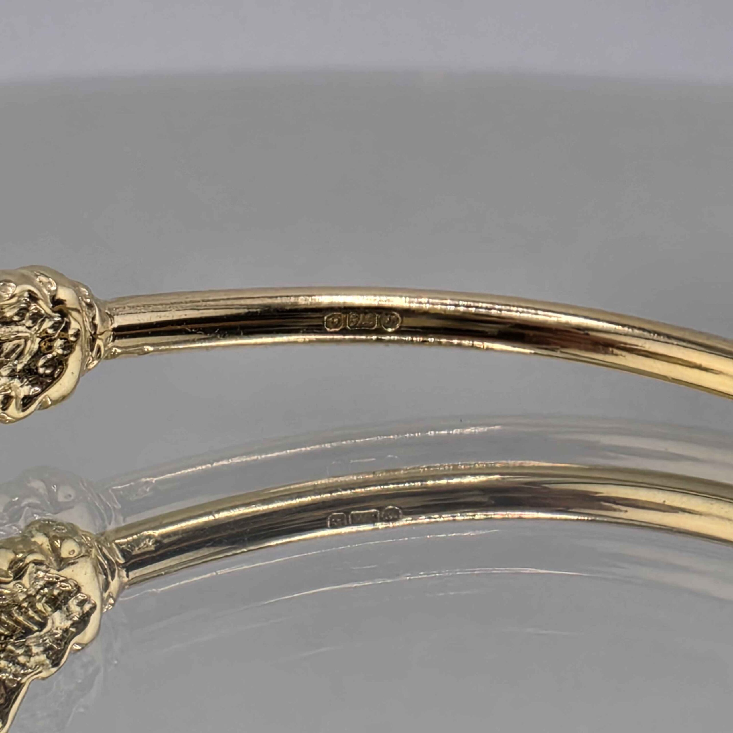 9ct Child's Boxing Glove Torque Bangle - Image 3